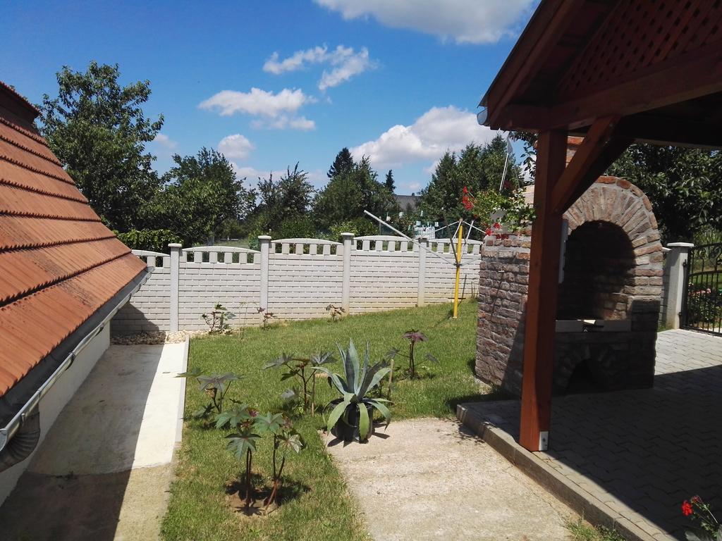 Agave Apartman Шарвар Экстерьер фото